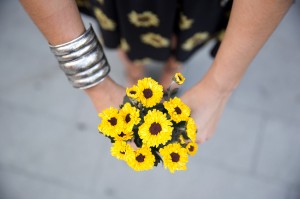 Ramos de flores como accesorio de moda